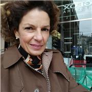 Sono un'insegnante con esperienza di insegnamento della lingua italiana ad adulti e stranieri, della storia e della filosofia